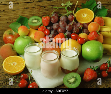 Obst und yogourts Stockfoto