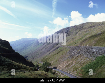 Ein Sommertag auf der Suche über Honister Pass im Lake District in der Nähe von Keswick Stockfoto