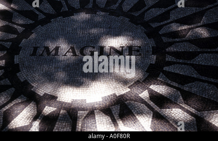 Stellen Sie sich vor, Denkmal, John Lennon, Erdbeerfelder, Central Park, New York Stockfoto