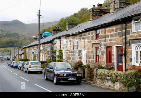 Reihe von Häusern aus dem 19. Jahrhundert in Beddgelert Gwynedd North Wales UK Stockfoto