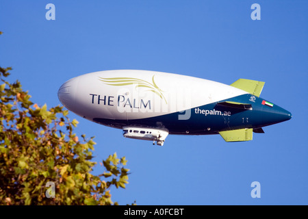 Der Geist von Dubai Luftschiff der Welt s größte kommerzielle Zeppelin, auf seiner Reise von London nach Dubai am 9. November 2006 Stockfoto