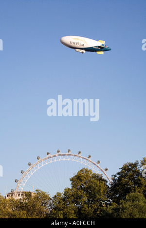 Der Geist von Dubai Luftschiff der Welt s größte kommerzielle Zeppelin, auf seiner Reise von London nach Dubai am 9. November 2006, Stockfoto