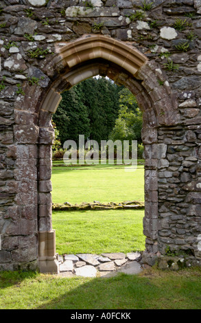 Ruinen der Cymer Abbey in Llanelltyd nahe Ortszentrum Gwynedd North Wales UK 1198 von einer Kolonie von Zisterziensermönchen gegründet Stockfoto