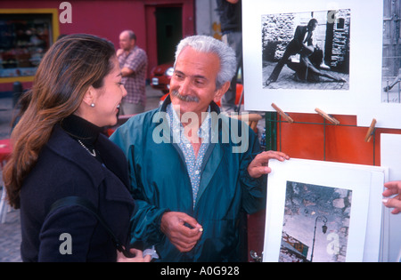 Fotograf verkauft Bilder Tango im Caminito La Boca Buenos Aires Argentinien Stockfoto