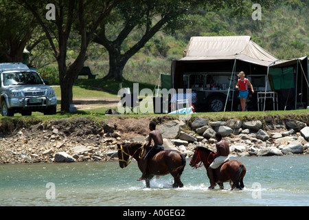 Camping in Morgans Bay auf die wilde Küste Eastern Cape in Südafrika RSA-Reiter Stockfoto