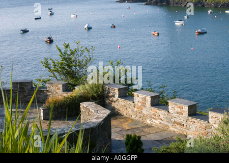 Die Mauser Salcombe Devon UK Besitzer R Siegel Sommergarten am Meer Blick vom Belvedere durch den Hafen von South Sands Stockfoto