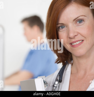 Lächelnde Frauen Arzt Stockfoto