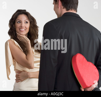 Mann überraschend Frau mit valentine Stockfoto