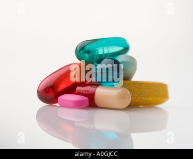 Nahaufnahme von Haufen von Multi farbige Pillen Stockfoto