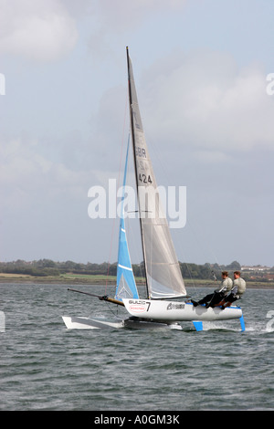 Katamaran Twin Rumpf Raubkatze Segelnummer GBR 424 Stockfoto