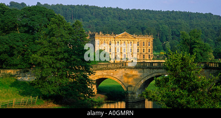 Blick auf die Hauptfront des Chatsworth House in den Peak District Derbyshire England UK Stockfoto