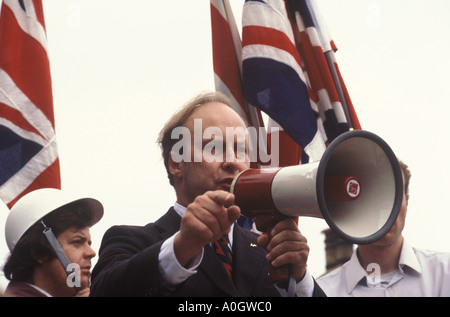 John Tyndall porträtiert den Führer der Front National, einer rechten politischen Partei. Die Schlacht von Lewisham ereignet sich für den britischen HOMER SYKES in den 1977 1970er Jahren Stockfoto