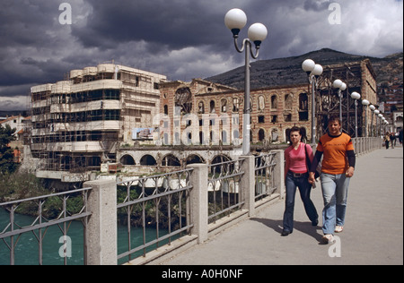 Musala-Brücke, Ruinen von Hotel Neretva zerstört 1992-95 Krieg in Mostar, Bosnien-Herzegowina Stockfoto