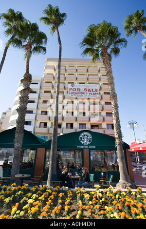 STAR BUCKS CAFE AN DER STRANDPROMENADE DER STADT LARNAKA IN ZYPERN Stockfoto