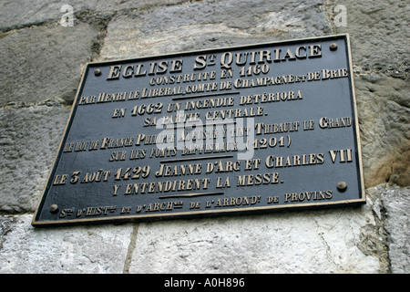 Gedenktafel an der Wand der Eglise Saint Quiriace Provins Ile de France Stockfoto