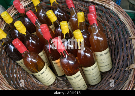 Apfelessig zum Verkauf an Honfleur Normandie Frankreich Stockfoto