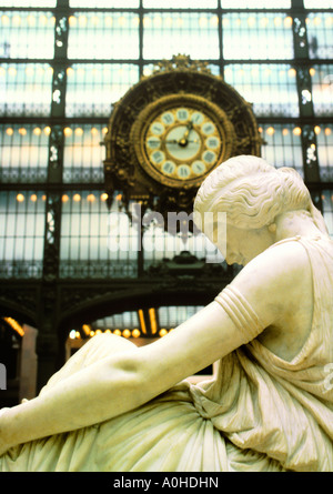 Pariser Interieur des Musée d'Orsay am linken seine-Ufer, ehemaliger Bahnhof Gare d'Orsay. Ufer der seine UNESCO-Weltkulturerbe. Frankreich Stockfoto