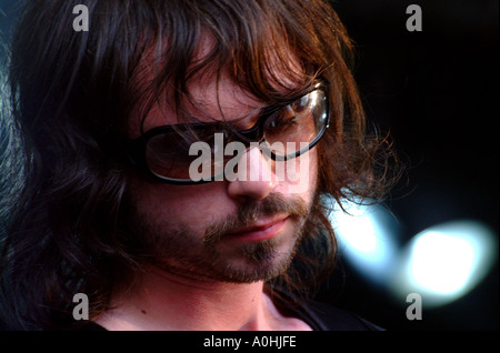 Leicester-band Kasabian Auftritt beim Sommer-Eiscremebecher Musikfestival in De Montfort Hall in Leicester am 14. August 2004 Stockfoto