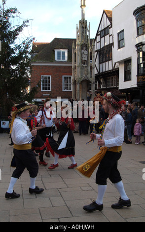 Winchester, England UK verstopfen Tänzer an das Butter-Kreuz in der High Street Dancing zugunsten einer wohltätigen Stockfoto