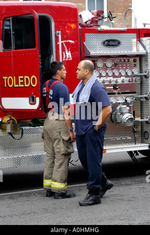 Feuerwehr bei der Arbeit in der Innenstadt von Toledo Ohio Stockfoto