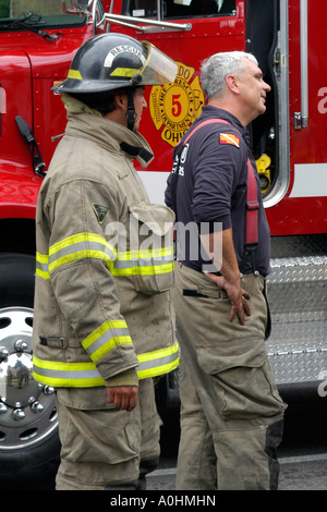 Feuerwehr bei der Arbeit in der Innenstadt von Toledo Ohio Stockfoto