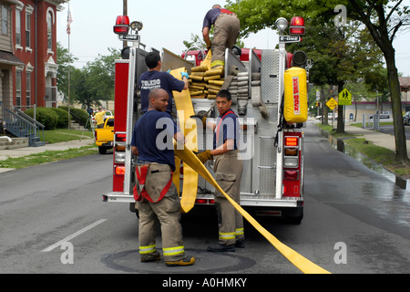 Feuerwehr in einem Haus in der Innenstadt von Toledo Ohio Stockfoto