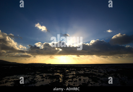 Whitford Point Leuchtturm bei Ebbe auf der Gower Peninsular, South Wales, Großbritannien Stockfoto