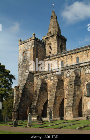 Die westlichen Türme des 12. Jahrhundert Stiftskirche, Dunfermline, Fife, Schottland. Stockfoto