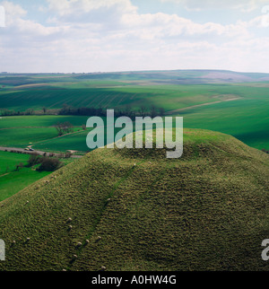 Luftaufnahme über Silbury Hill, West Kennet Long Barrow UK Stockfoto