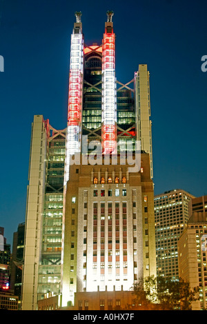 China Hong Kong Skyline Hong Kong Shanghai Zentralbank bunt beleuchtet bei Nacht Stockfoto