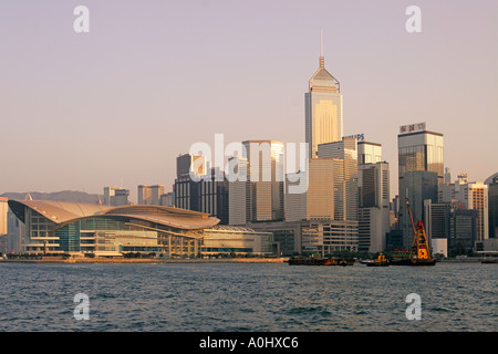 China Hong Kong Central Wanchai Central Plaza Skyline Victoria harbour Hong Kong Convention Exhibition Centre Sonnenuntergang Stockfoto