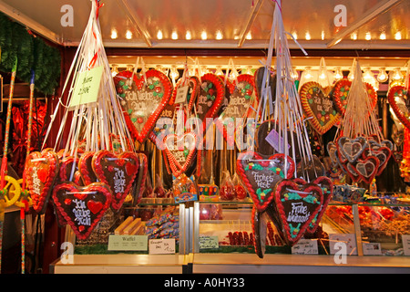 Berliner Weihnachtsmarkt Kaiser-Wilhelm-Gedächtnis Kirche Lebkuchen mit Weihnachtsgrüße Stockfoto