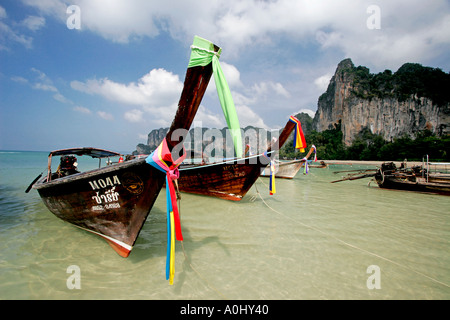 THA Thailand Krabi Railay Strand Longtailboote Stockfoto