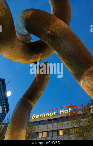 Berlin Schöneberg Tauentzien Skulptur von Matschinsky-Denninghoff Berliner Hof Hotel Stockfoto