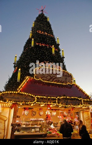 Die weltweit größte Weihnachtsbaum Weihnachtsmarkt, Dortmund, Nordrhein-Westfalen, Deutschland Stockfoto