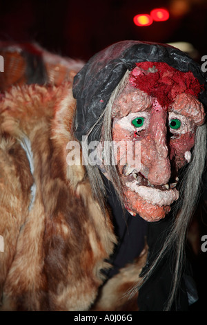 Geschnitzte Holz Maske - Hexe Stockfoto