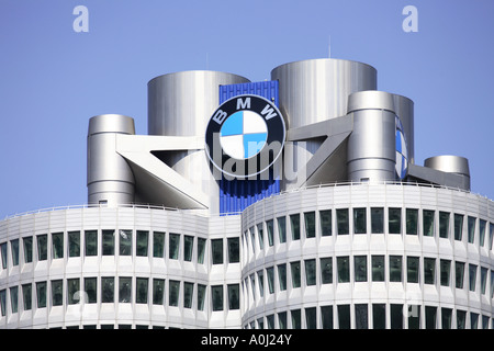 BMW-Zentrale, BMW Tower-Vierzylinder, München, Deutschland Stockfoto