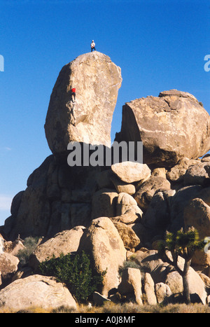 Kletterer im Joshua Tree National Park CA Stockfoto