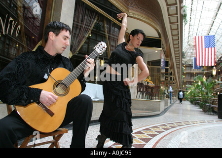 Cleveland Ohio, The Arcade, Flamenco-Tänzer, Gitarre, spanische Musik, Tradition, Kultur, OH0611040025 Stockfoto