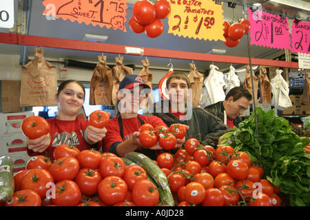 Cleveland Ohio, Westside Market, Marktplatz, Produkte, Obst, Gemüse, Gemüse, Lebensmittel, Produkte, Tomaten, Tomaten, Verkäuferverkäufer, Verkaufsstände Stand Stockfoto