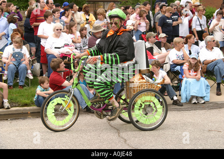 Cleveland Ohio, University Circle, Parade the Circle, Kunst, Festival, Festivals, Freizeit, Unterhaltung Nachbar, Messe, feiern, Kostüm, Maske, bunt, OH061204011 Stockfoto