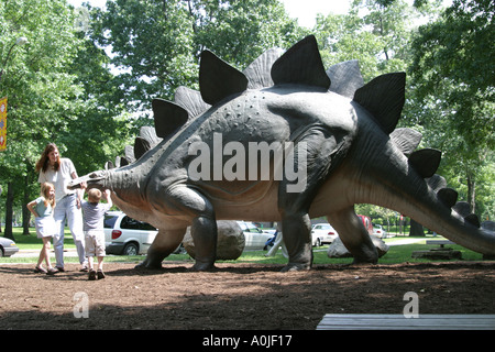 Cleveland Ohio, University Circle, Museum, Geschichte, Ausstellungssammlung, Ausstellungsverkauf, Bildung, Naturgeschichte, Dinosaurierstatue, Pub Stockfoto