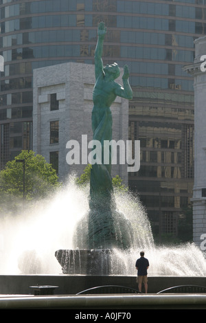 Cleveland Ohio, Memorial Plaza, Brunnen, Wasser, Ausstellungsverkauf öffentlicher Kunst, fließendes Wasser, öffentliche Kunst, des ewigen Lebens, OH0614040043 Stockfoto