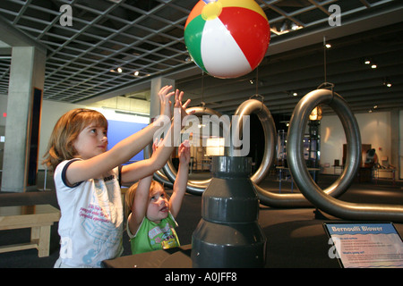 Cleveland Ohio, Great Lakes Science Center, Zentrum, Kinder-Hands-on-Museum, Geschichte, Sammlungen, Ausstellungssammlung ausstellen, fördern, Produkte herstellen Stockfoto