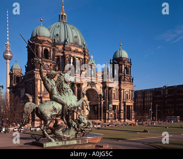 Berliner Dom Lustgarten Skulptur Alex Fernsehturm Stockfoto