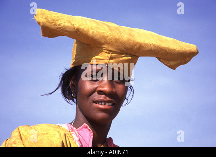 Frau in traditioneller Kleidung Herero Namibia Afrika Stockfoto