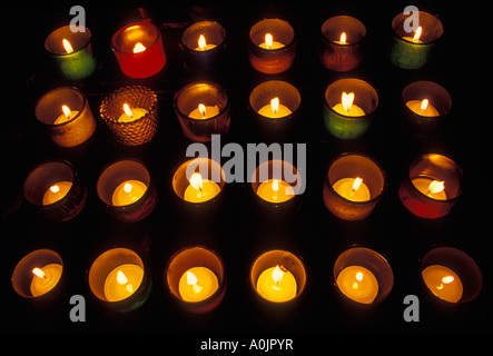 brennende Kerzen, Kerzen, Altar, Mission San Francisco de Asis, Mission Dolores, San Francisco, Kalifornien Stockfoto