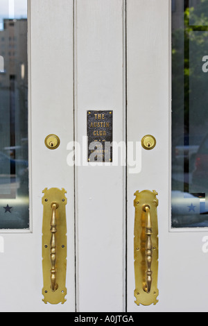 Austin TEXAS The Austin Club für Mitglieder anmelden nur weiße zwei Türzuziehgriffe Stockfoto