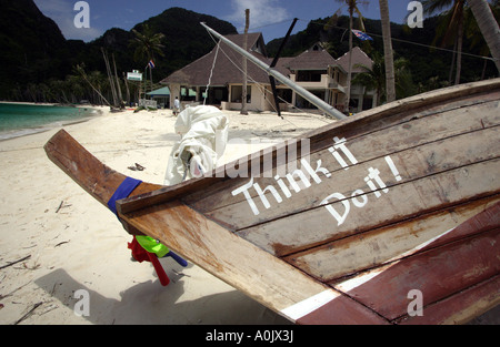 Strände und Infrastruktur in Koh Phio Phi südlichen Thailand dieser Bereich durch den Tsunami im Dezember 2004 getroffen wurde zerstört Stockfoto