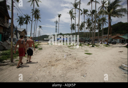 Hotel und Resort in Ko Phi Phi im südlichen Thailand dieser Bereich durch den Tsunami im Dezember 2004 getroffen wurde beschädigt Stockfoto